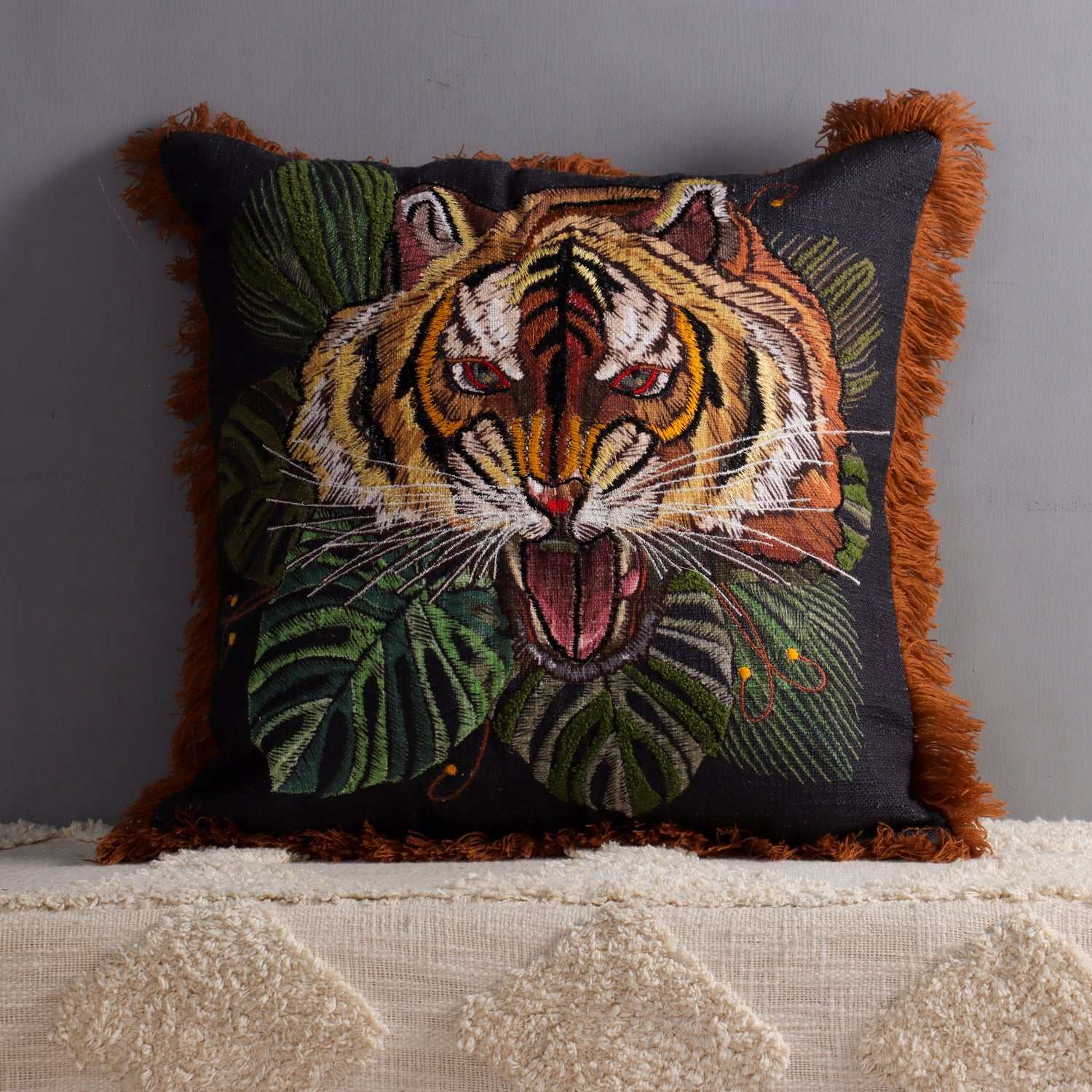 Jungle-Inspired Cushion Cover – Vibrant & Tropical Home Accent. #JungleDecor #TropicalVibes #CushionCovers #BotanicalStyle